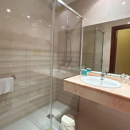 De La Abadia - Adults Only サンティリャーナ・デル・マル