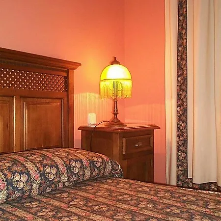 De La Abadia - Adults Only 3*